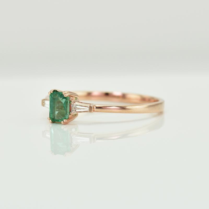 Eleganter Verlobungsring mit Smaragd und Baguette-Diamanten Gracie 12818