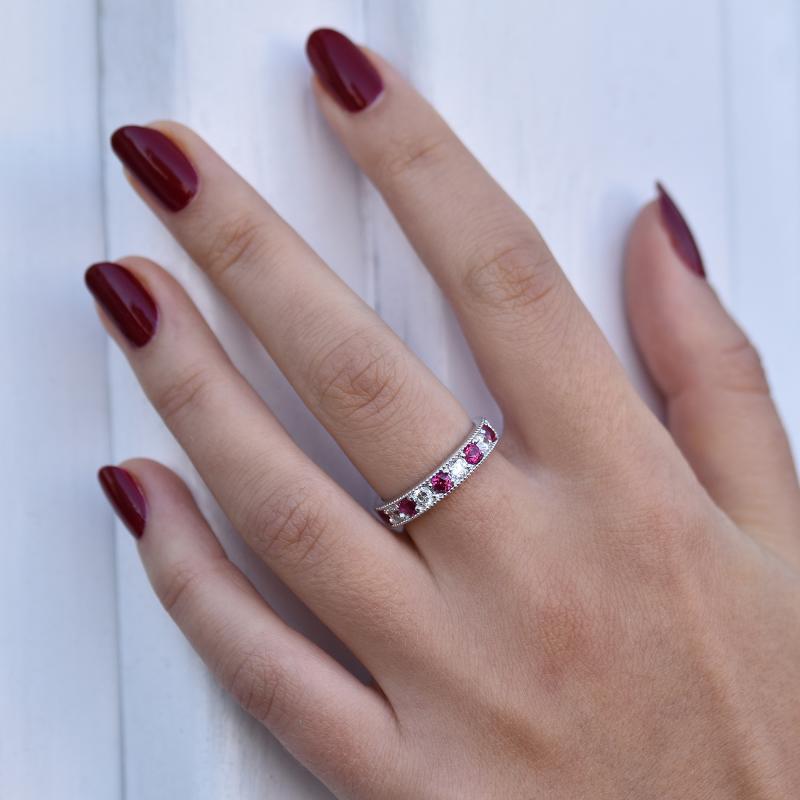 Memoire Ring aus Silber mit Rubinen und Zirkonia 31428