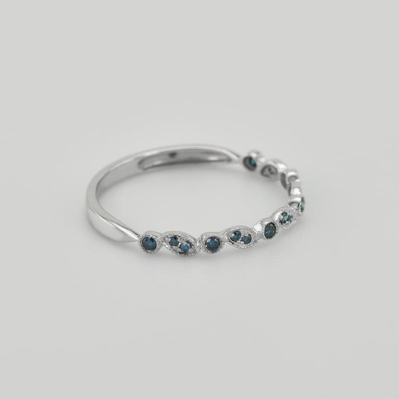 Ring aus Gold mit blauen Diamanten halbbesetzt Alkeso 38588