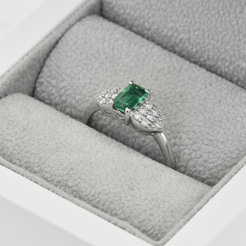 Ring mit Smaragd und Diamanten Tana 40288