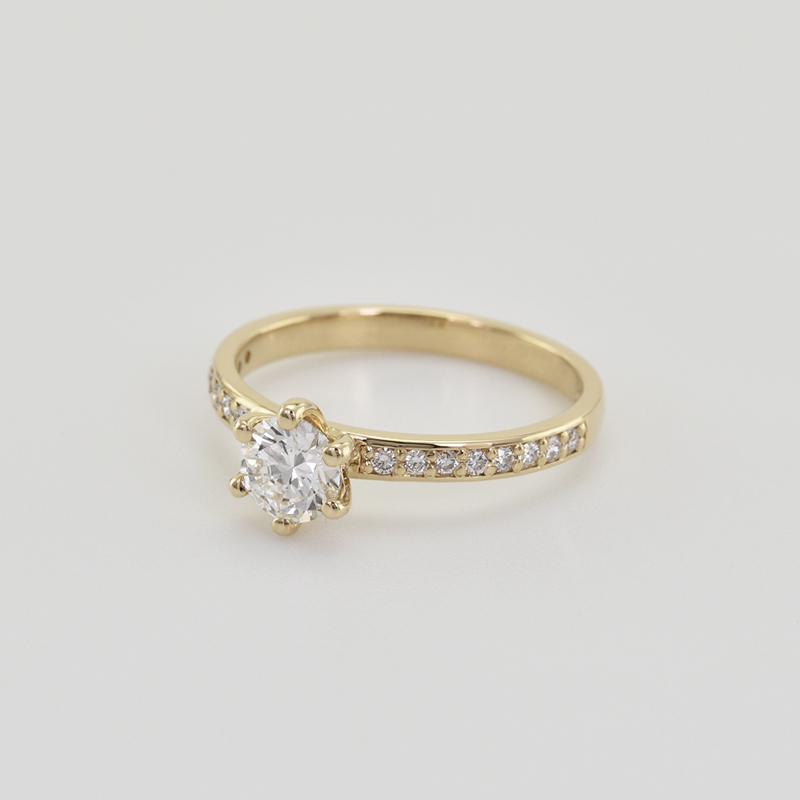 Verlobungsring aus Gold mit Diamant im Solitär-Pave Stil Vanan 41978