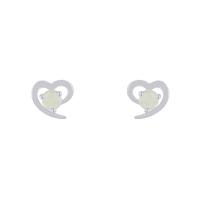 Silberne Ohrringe in Herzform mit Opalen Carezza
