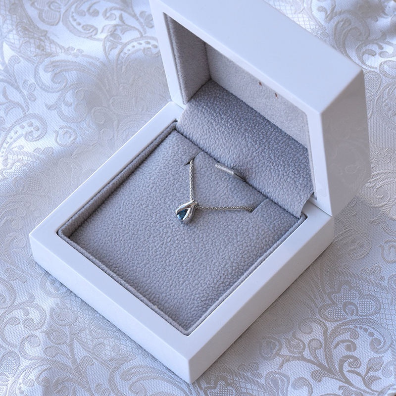 Halskette aus Platin mit blauem Diamanten Tilda 63048