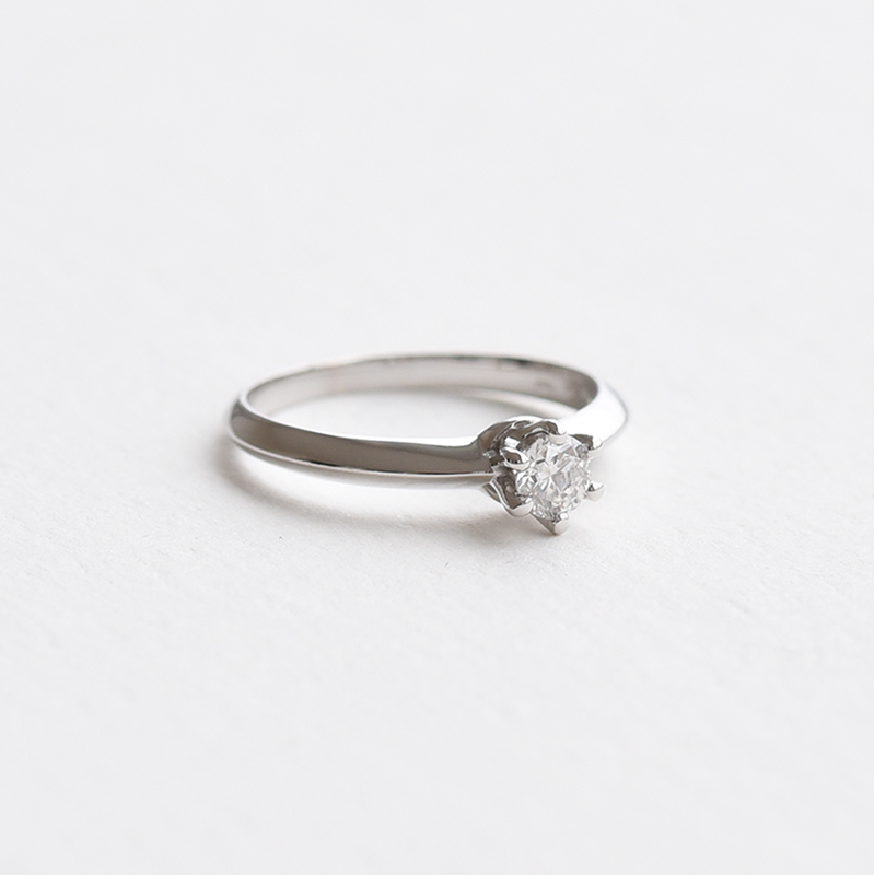 Klassischer Verlobungsring mit Diamant Tila 73828