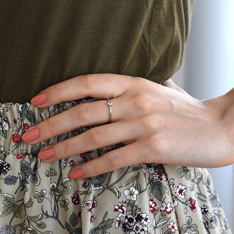 Goldener minimalistischer Ring mit Morganit Camellia 82418