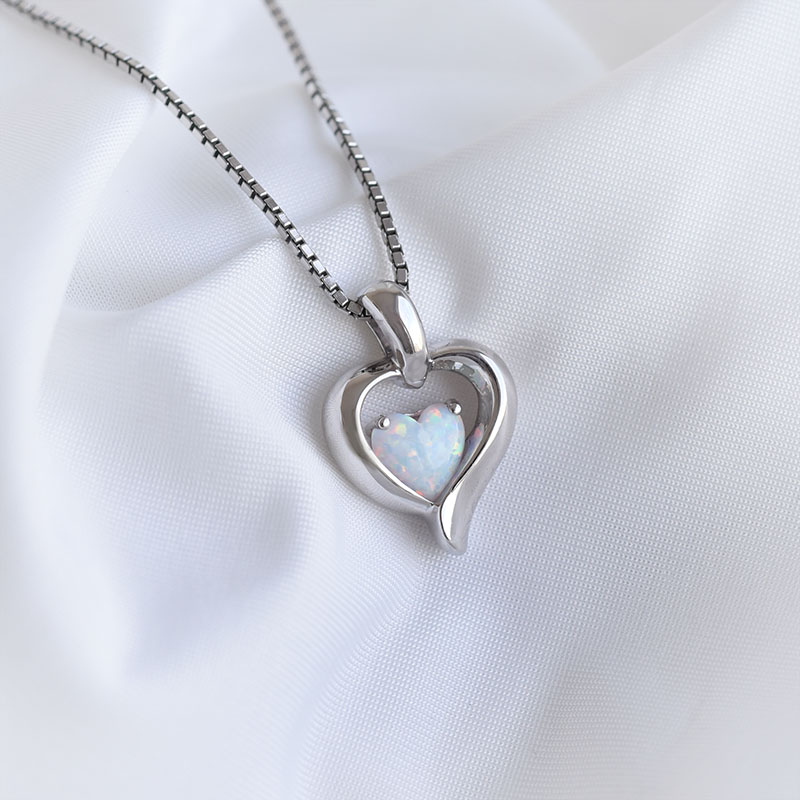 Silbernes Herz mit weißem Opal Lovelyn 89868