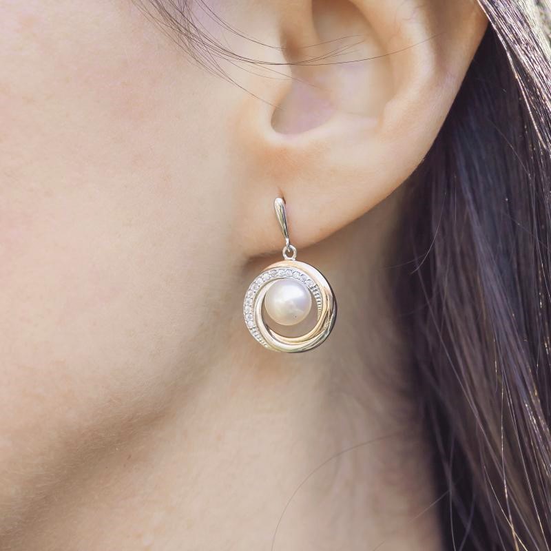 Silber hängende Ohrringe mit Perle und Zirkonia 105049