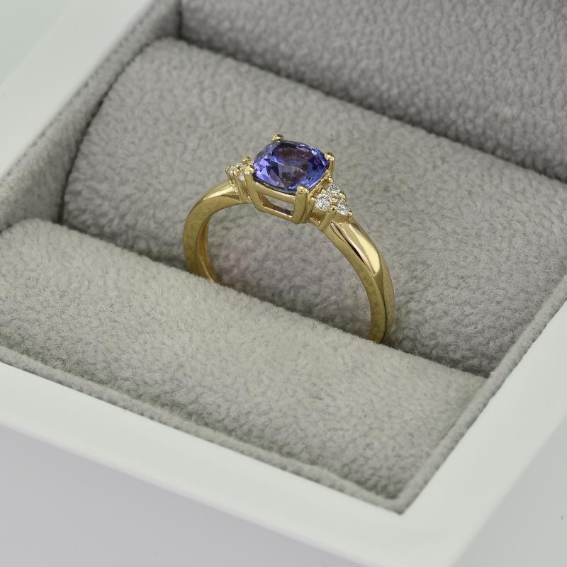 Goldener Ring mit Tansanit und Diamanten Essa 37829