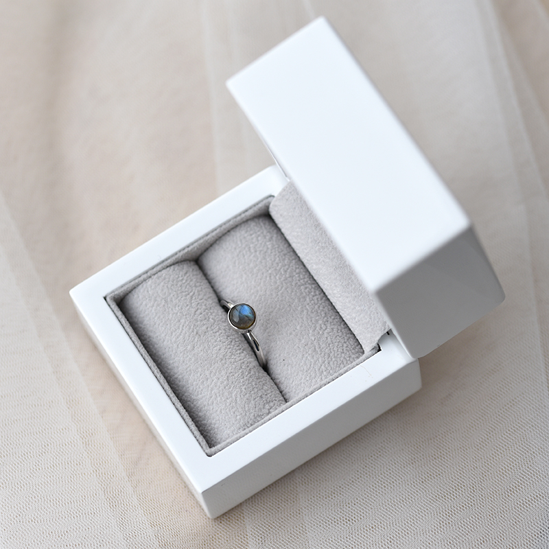 Goldener minimalistischer Ring mit Labradorit Stowy 62009