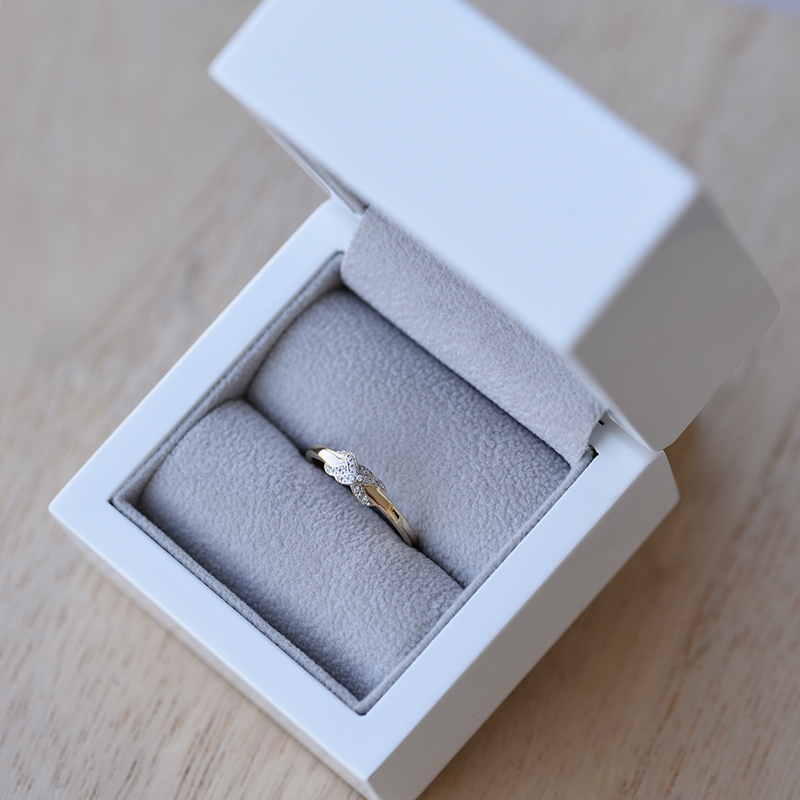 Romantischer Ring aus Gold mit Diamanten Teskala 62199