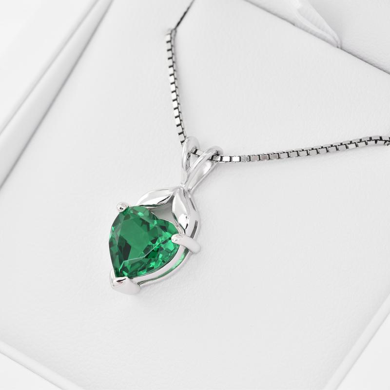 Silberne Kette mit simuliertem Smaragd-Herz Myra 74549