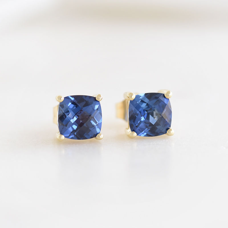 Goldene Ohrringe mit blauen Saphiren Raule