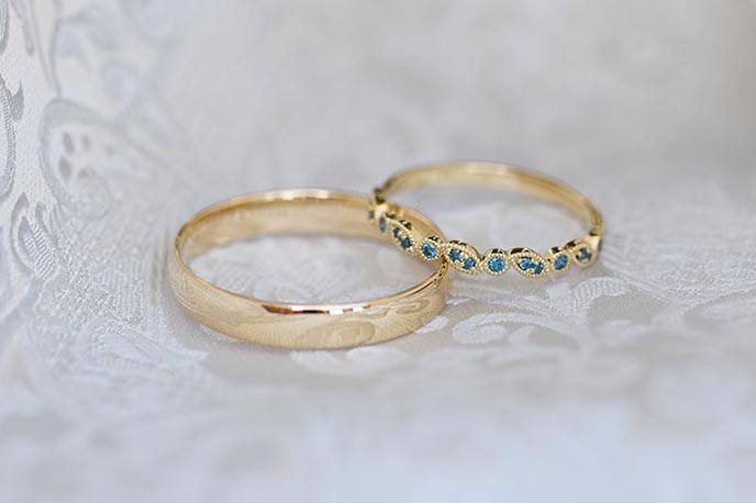 Vintage Goldring mit Diamanten für Sie und klassischer Ehering aus Gold für Ihn